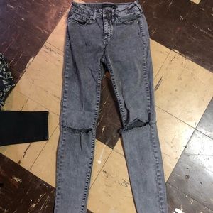 AEROPOSTALE ACID WASH RIPPED SKINNY JEANS